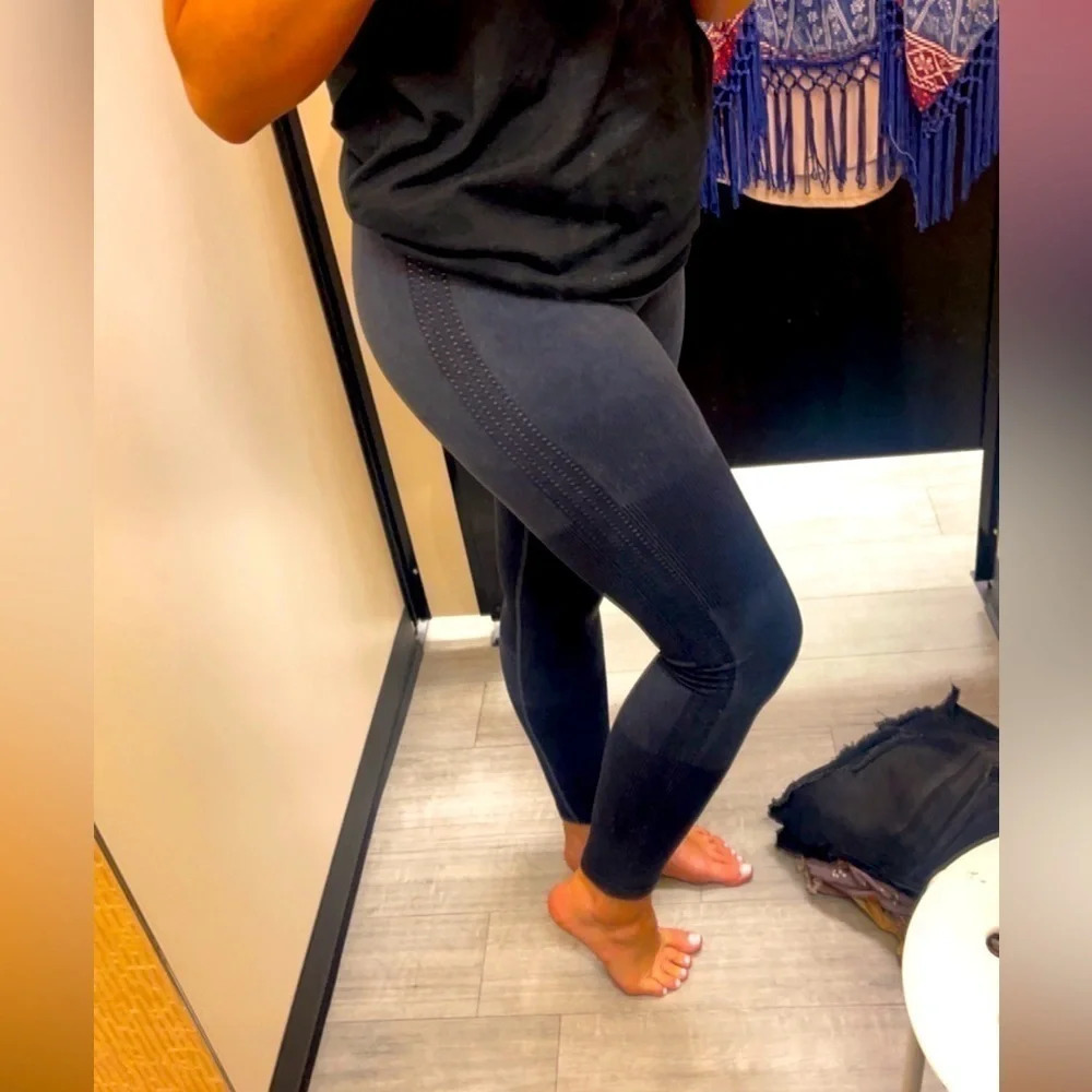 CUT the Frills Compression Dark Gray & Black Leggings